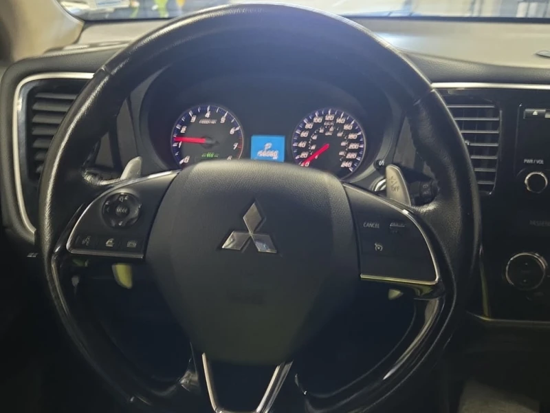 Mitsubishi Outlander * SE * CARFAX * , снимка 11 - Автомобили и джипове - 52839969