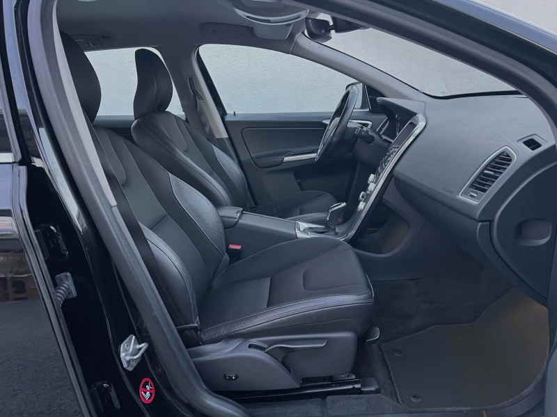Volvo XC60 2.4d AWD Business Plus ОБСЛУЖЕН, снимка 11 - Автомобили и джипове - 53090739