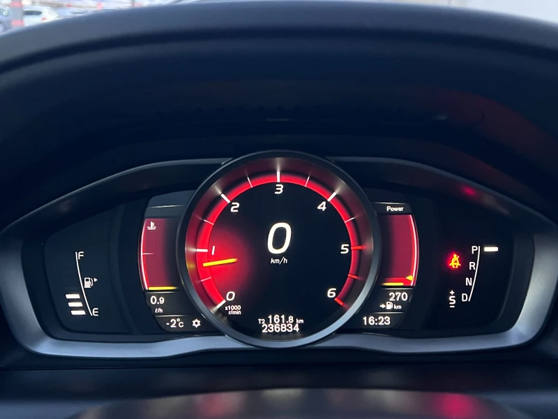 Volvo XC60 2.4d AWD Business Plus ОБСЛУЖЕН, снимка 15 - Автомобили и джипове - 53090739