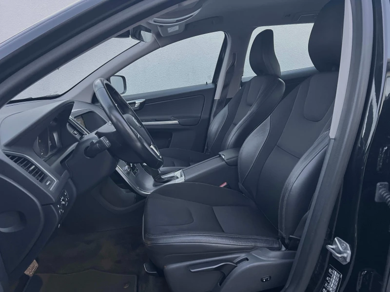Volvo XC60 2.4d AWD Business Plus ОБСЛУЖЕН, снимка 12 - Автомобили и джипове - 53090739