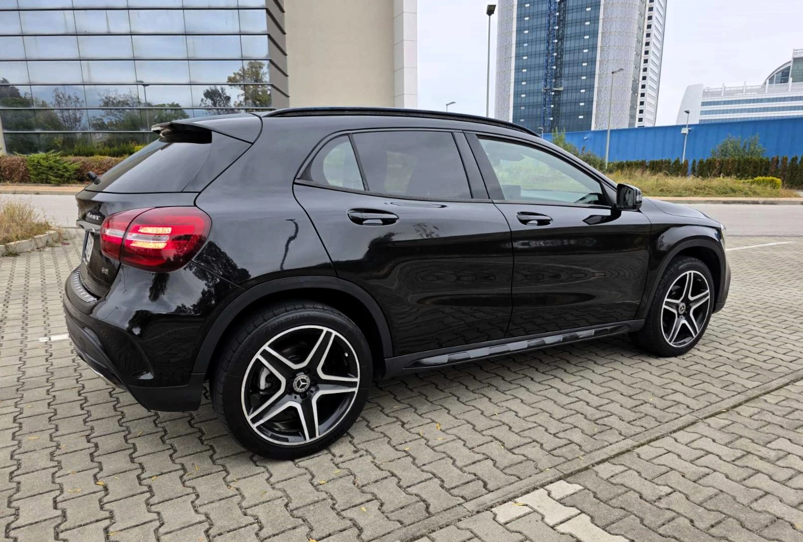 Mercedes-Benz GLA 200d 4MATIC/AMG/G-Tronic - изображение 4