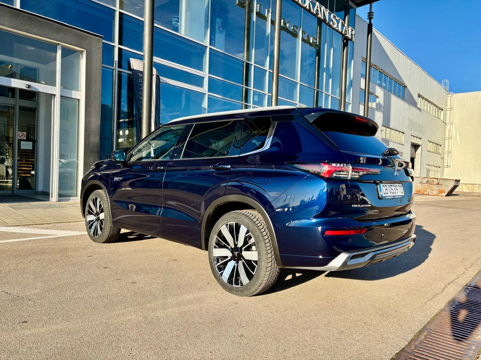 Mitsubishi Outlander INSTYLE PHEV - изображение 4