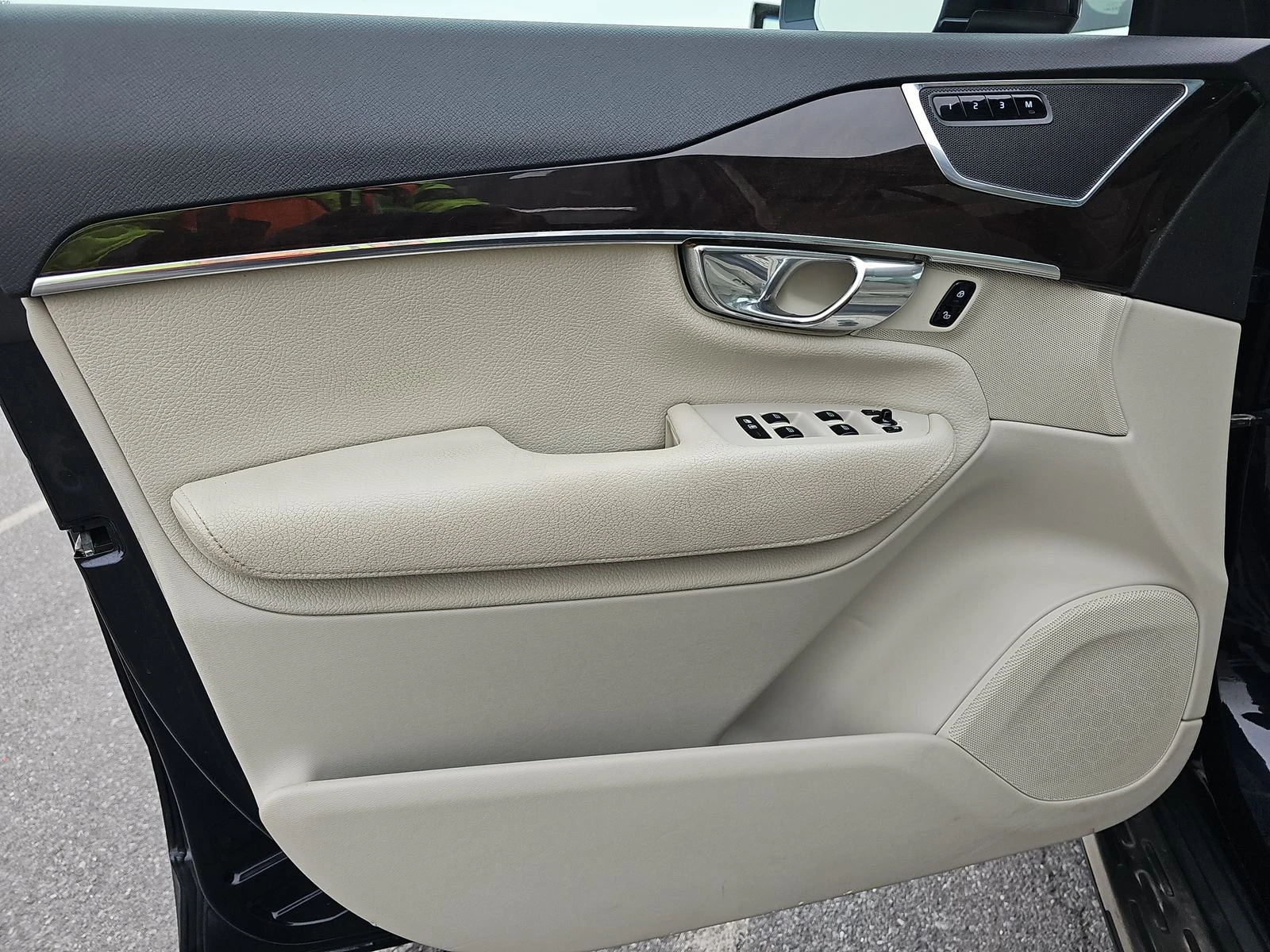 Volvo Xc90 T6* MOMENTUM* ДИГИТАЛНО* ТАБЛО* КАМЕРА* МАСАЖ* ДИС - изображение 9