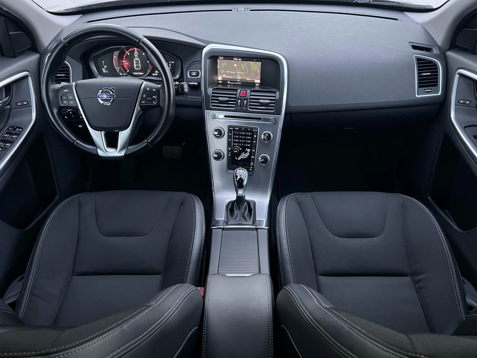 Volvo XC60 2.4d AWD Business Plus ОБСЛУЖЕН - изображение 7