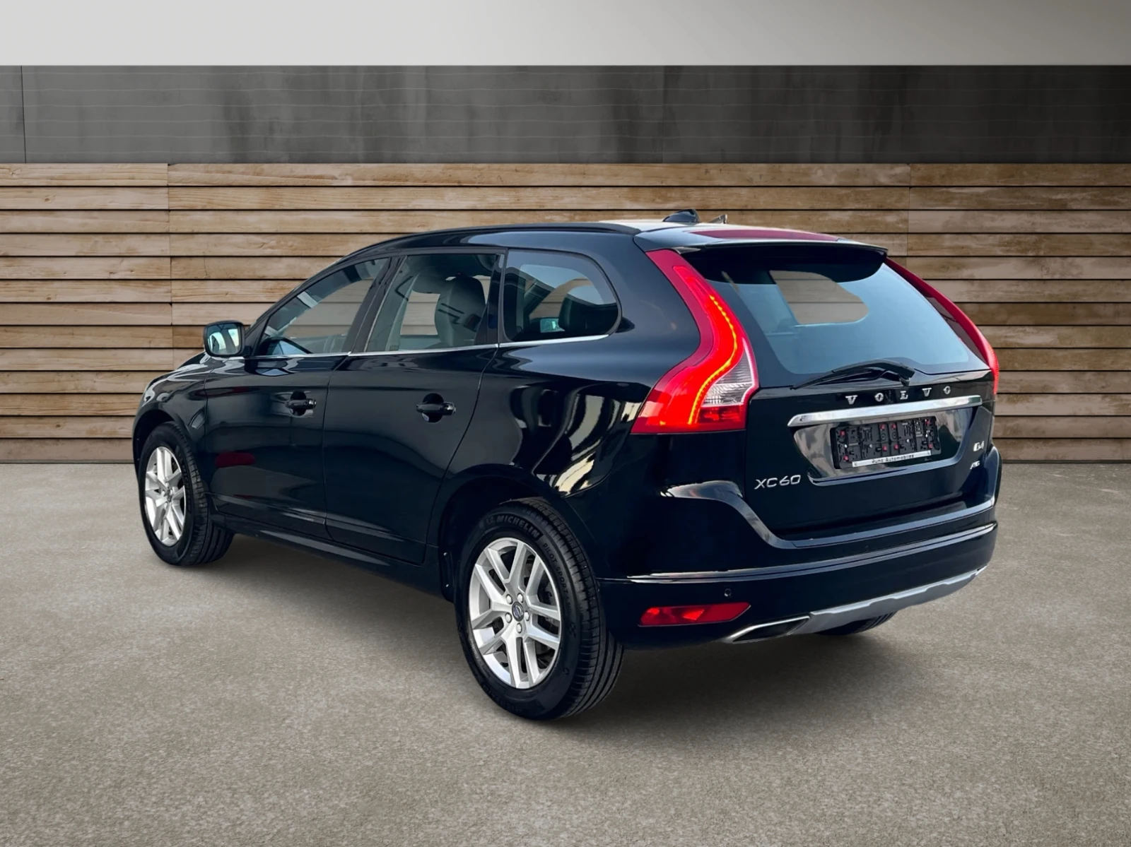 Volvo XC60 2.4d AWD Business Plus ОБСЛУЖЕН - изображение 4