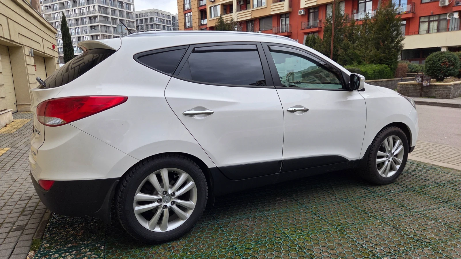 Hyundai IX35 2.0i 4х4 163к.с. Газ - изображение 3
