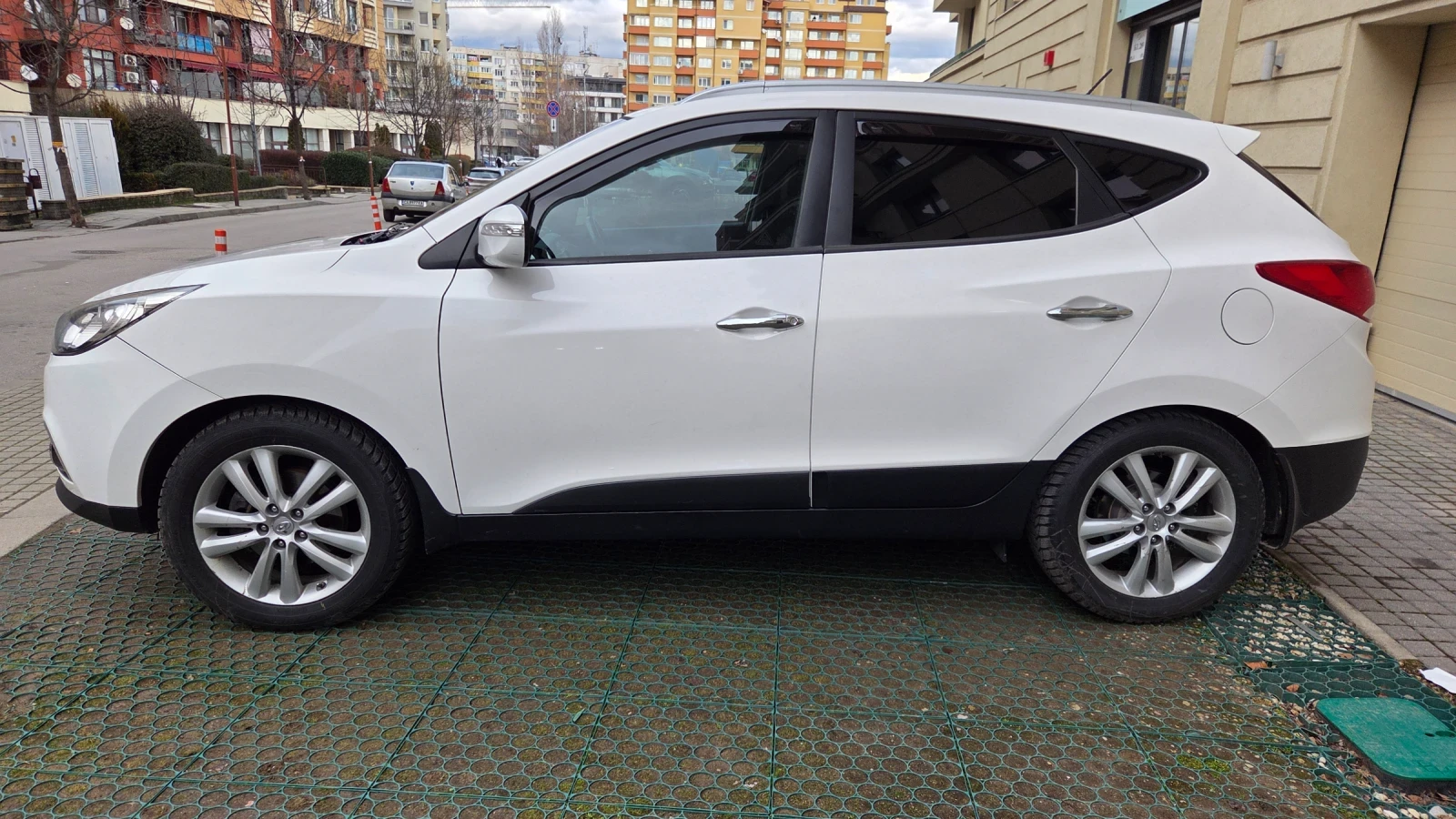 Hyundai IX35 2.0i 4х4 163к.с. Газ - изображение 6