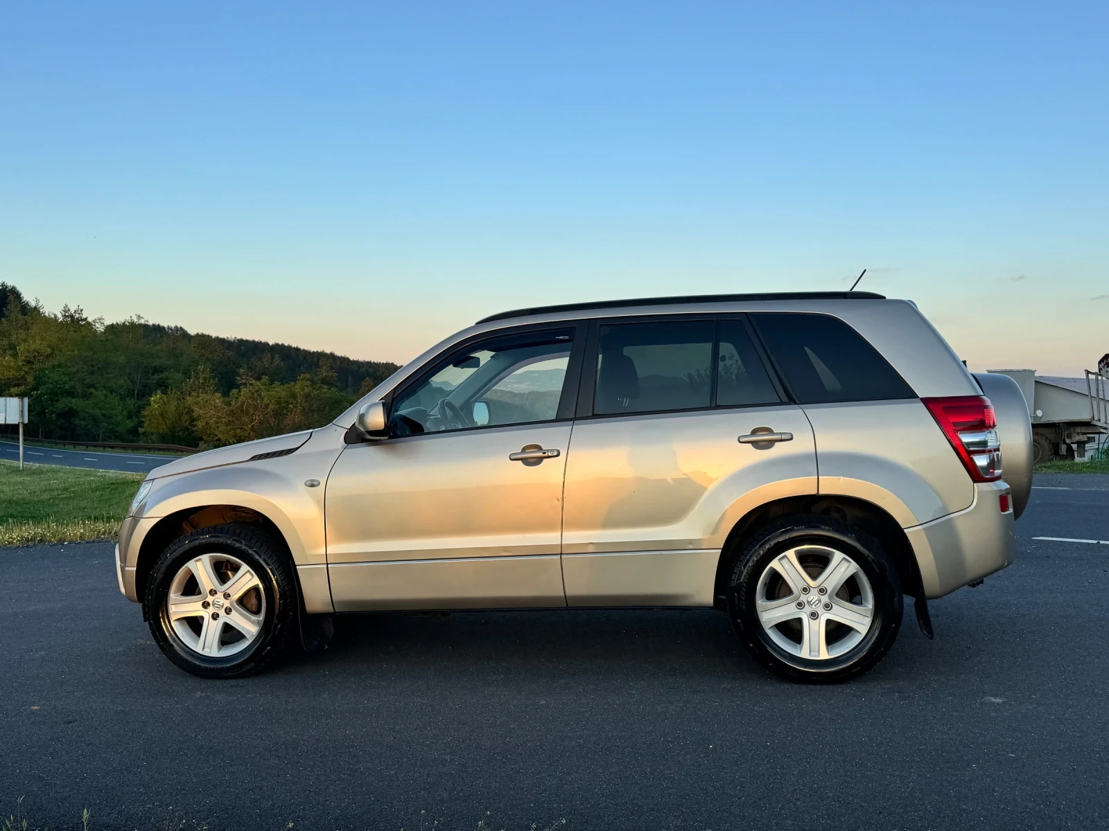 Suzuki Grand vitara 2.0 140HP, снимка 8 - Автомобили и джипове - 54556448