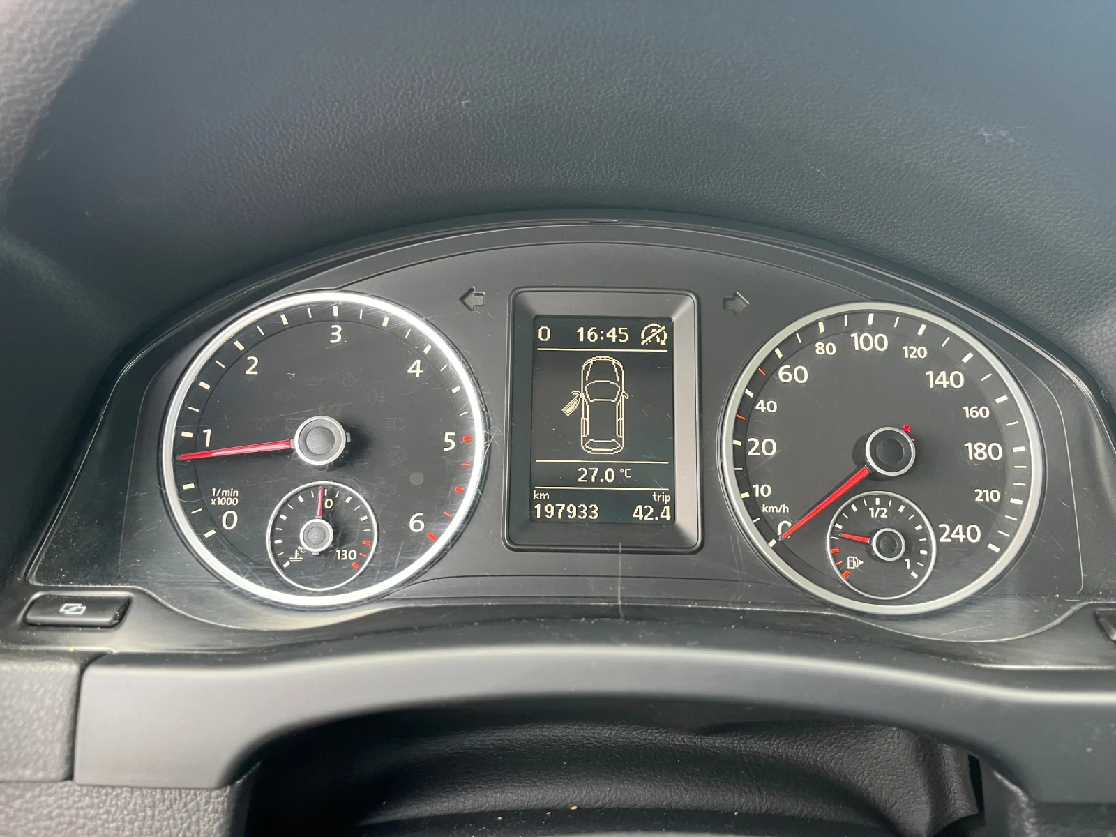 VW Tiguan 2.0TDi 140кс Face Нави Панорама, снимка 15 - Автомобили и джипове - 54765830