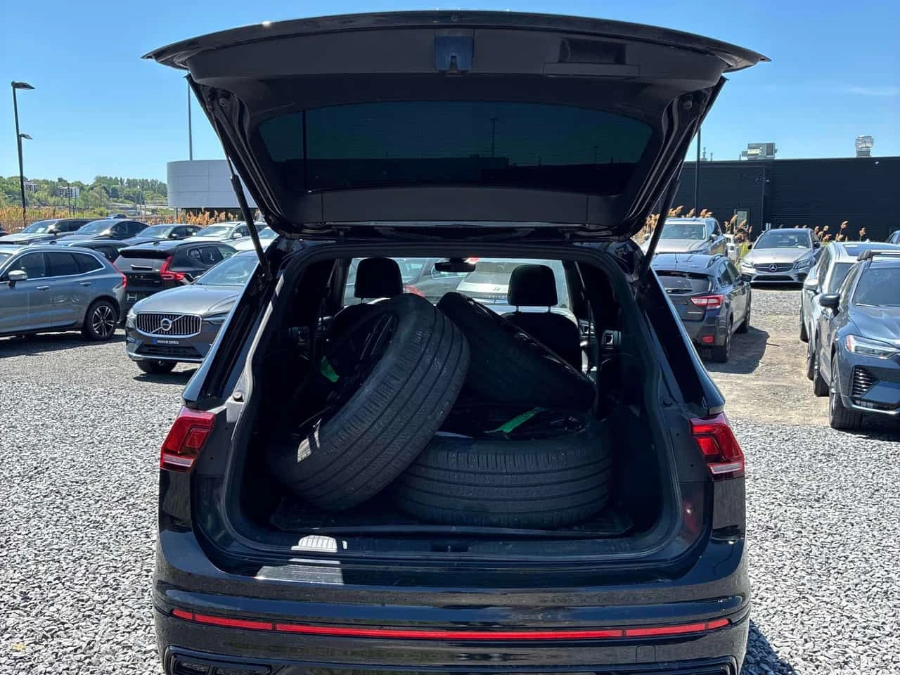 VW Tiguan * Comfortline R Line Black Edition * АВТОКРЕДИТ* , снимка 11 - Автомобили и джипове - 54908950