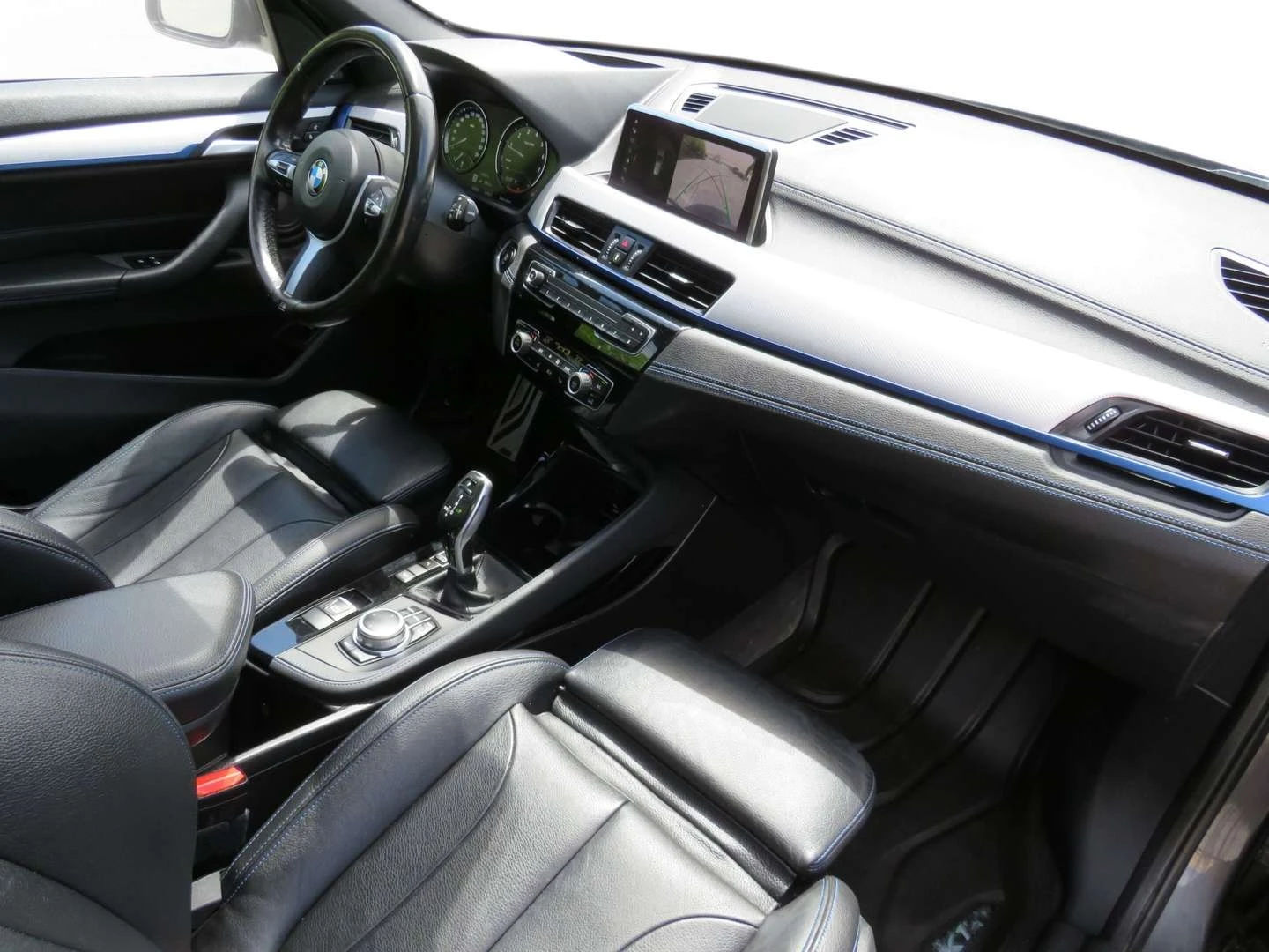 BMW X1 M-Sport 28i xDrive* HUD* ПАНОРАМА* CarPlay* CARFAX, снимка 16 - Автомобили и джипове - 55781592