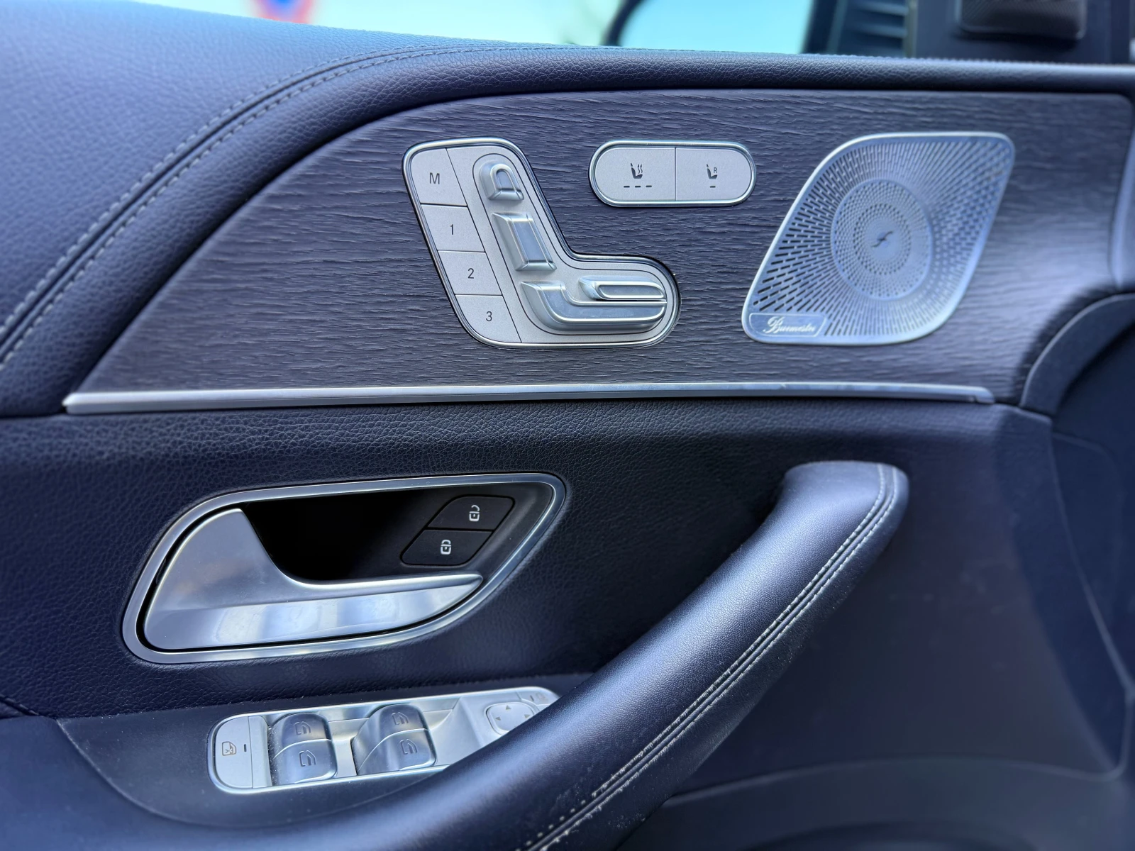 Mercedes-Benz GLE 400 Distronic* HUD* Burmester* 360* Nightpack* Въздух, снимка 10 - Автомобили и джипове - 55834438