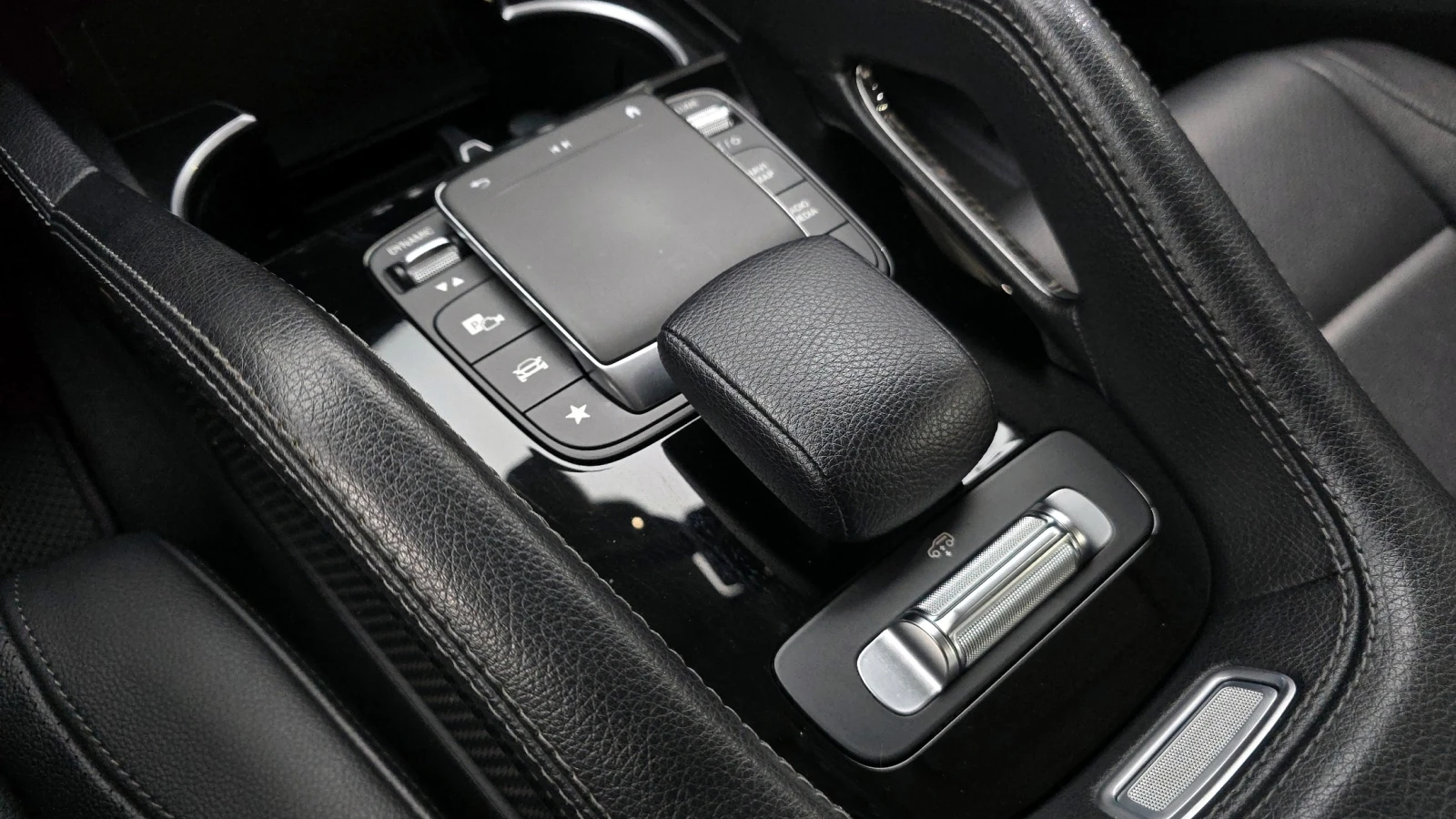 Mercedes-Benz GLE GLE300d 4MATIC | LED | подгрев | Кожа | Memory, снимка 16 - Автомобили и джипове - 56068275