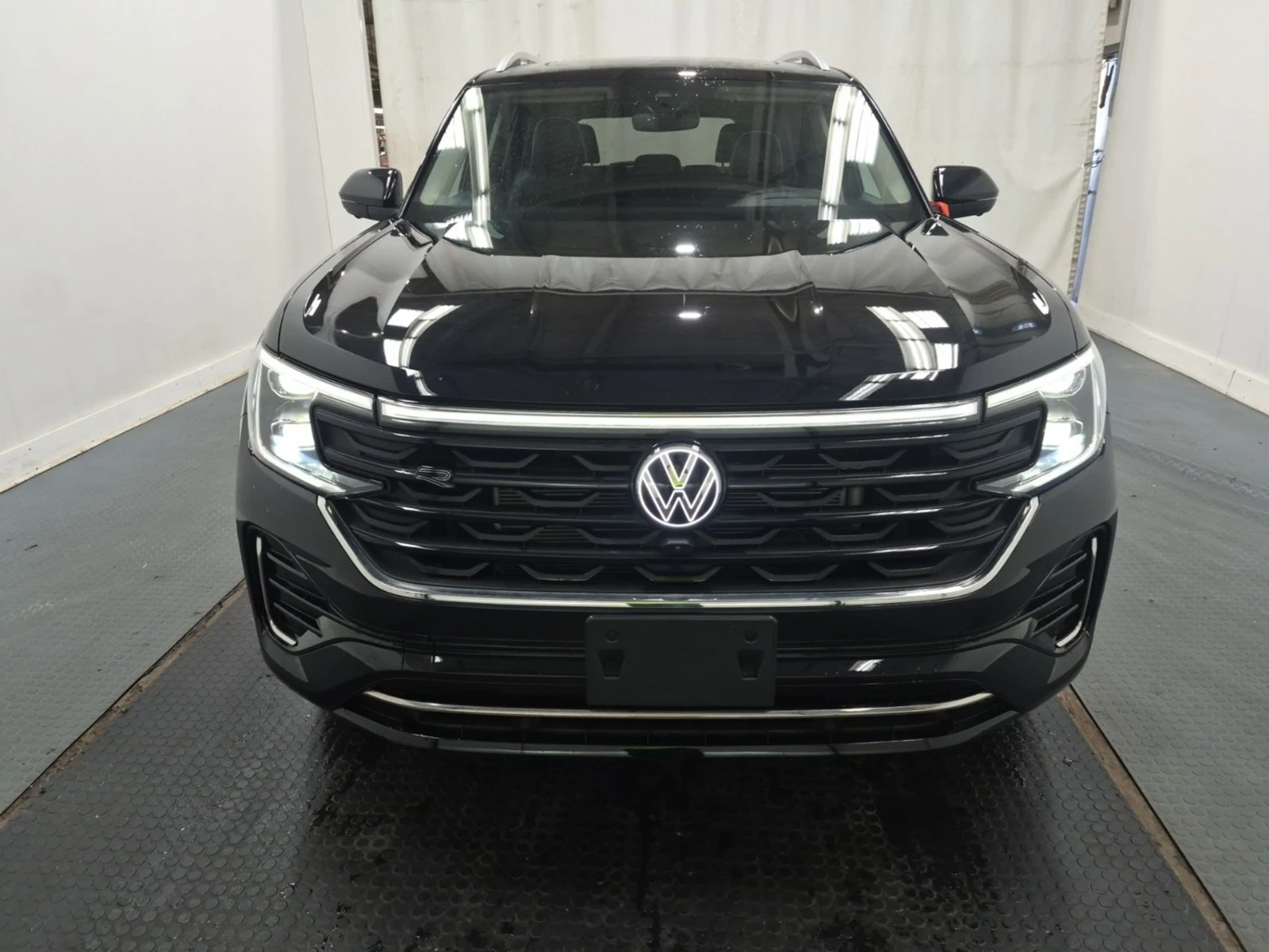 VW Atlas Execline  Цена до България & АвтоКредит, снимка 2 - Автомобили и джипове - 56196700