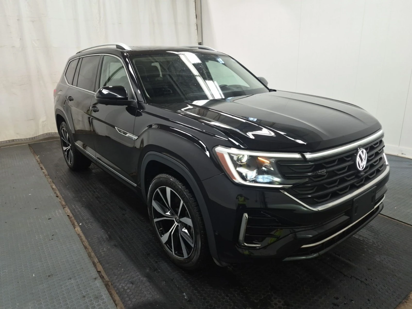VW Atlas Execline  Цена до България & АвтоКредит, снимка 3 - Автомобили и джипове - 56196700
