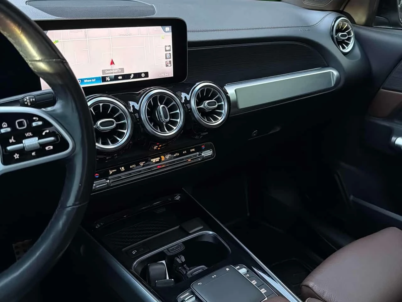 Mercedes-Benz GLB 250 4MATIC AMG | 360 | CARFAX | ��� ��������� | Mobile.bg � ����������� 12