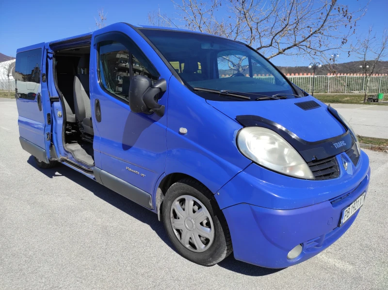 Renault Trafic, снимка 4 - Бусове и автобуси - 49411757