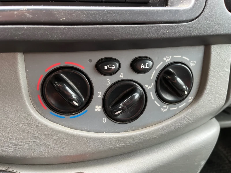 Opel Vivaro 2.0-DCI, снимка 13 - Бусове и автобуси - 51742661