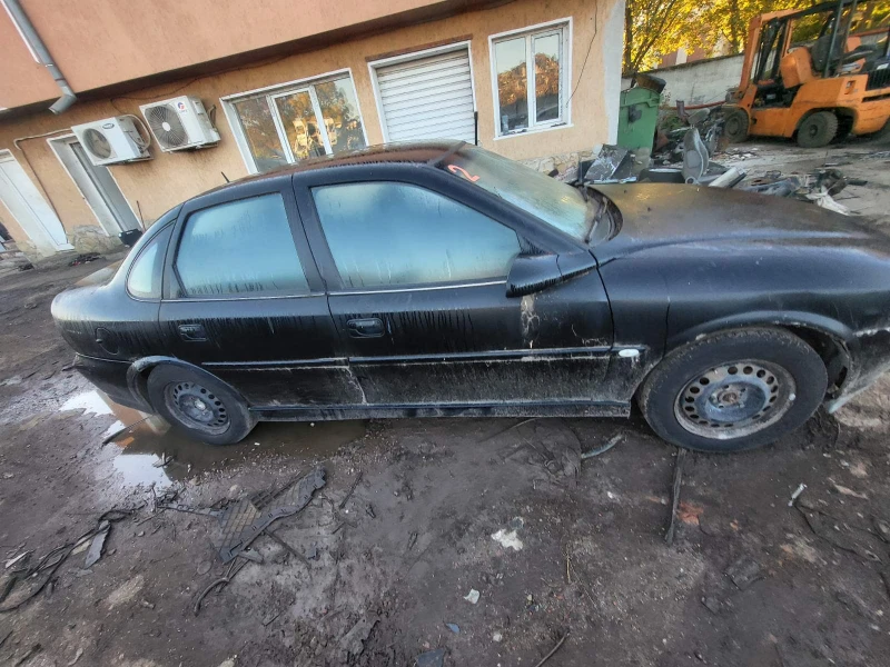 Opel Vectra B, снимка 3 - Автомобили и джипове - 47504652