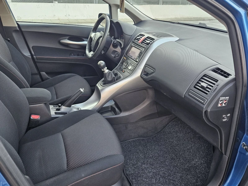Toyota Auris 1.8 FACELIFT НАВИГАЦИЯ , снимка 12 - Автомобили и джипове - 51332708