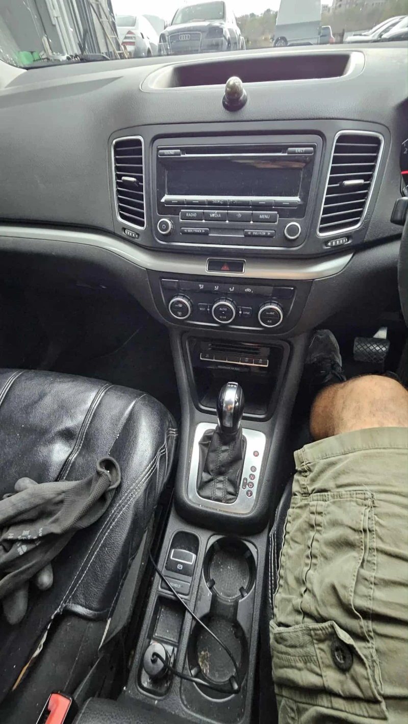 VW Sharan, снимка 4 - Автомобили и джипове - 51798775