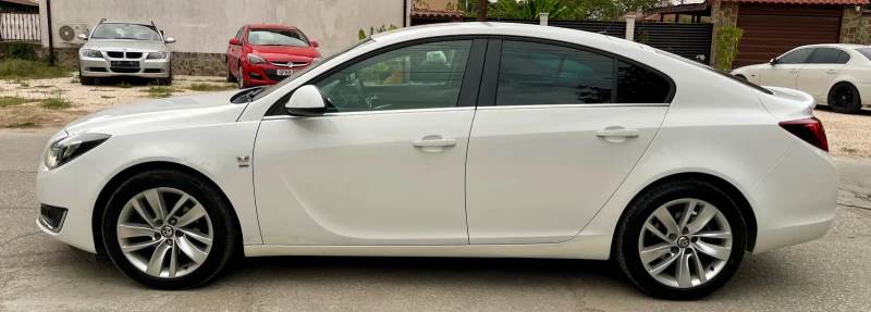 Opel Insignia SRI FACELIFT!, снимка 3 - Автомобили и джипове - 52189257