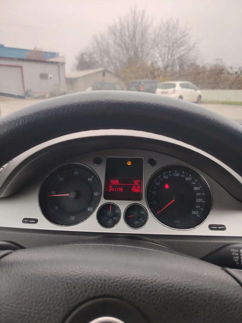 VW Passat, снимка 9 - Автомобили и джипове - 52671905