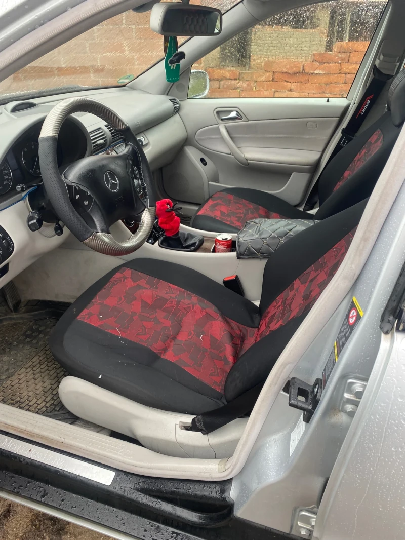 Mercedes-Benz C 220, снимка 7 - Автомобили и джипове - 53075370