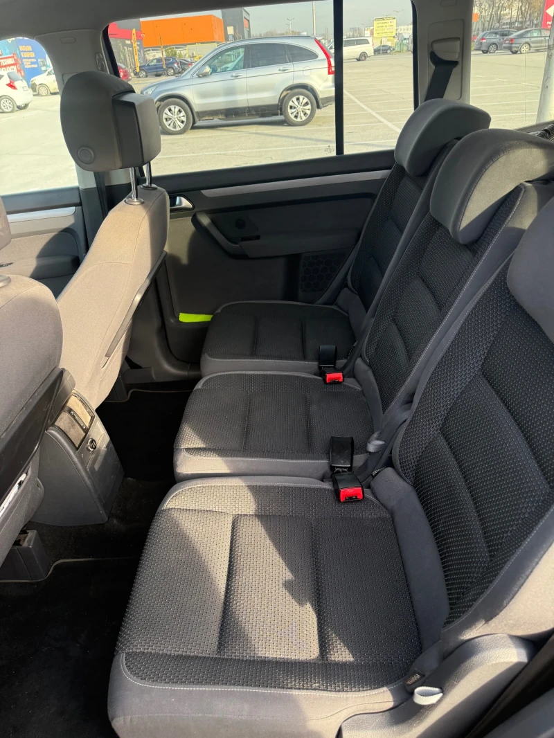 VW Touran 1.6 TDI, снимка 11 - Автомобили и джипове - 53137333