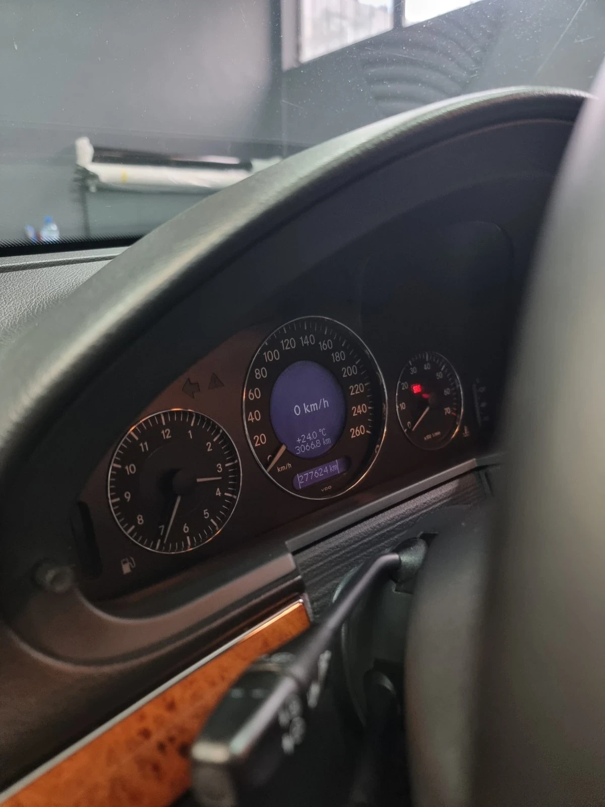 Mercedes-Benz E 320  - изображение 9
