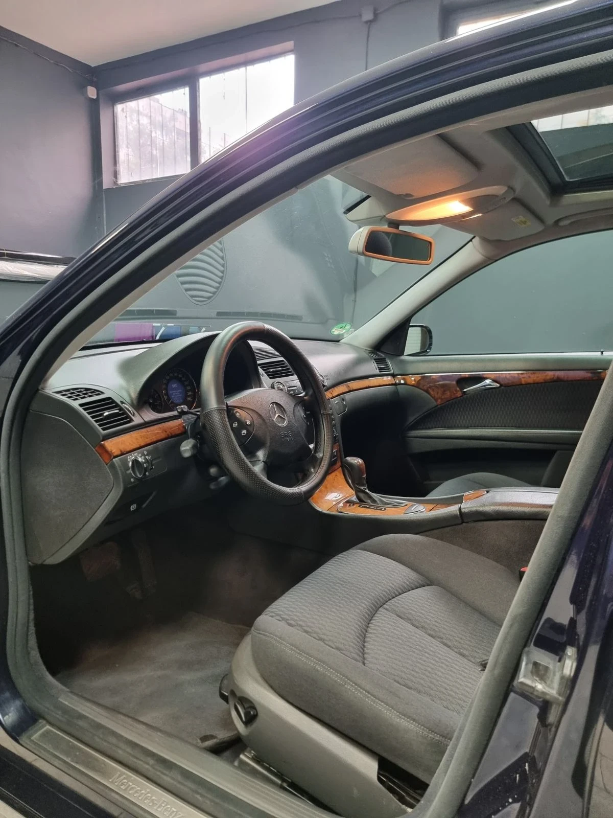 Mercedes-Benz E 320  - изображение 8