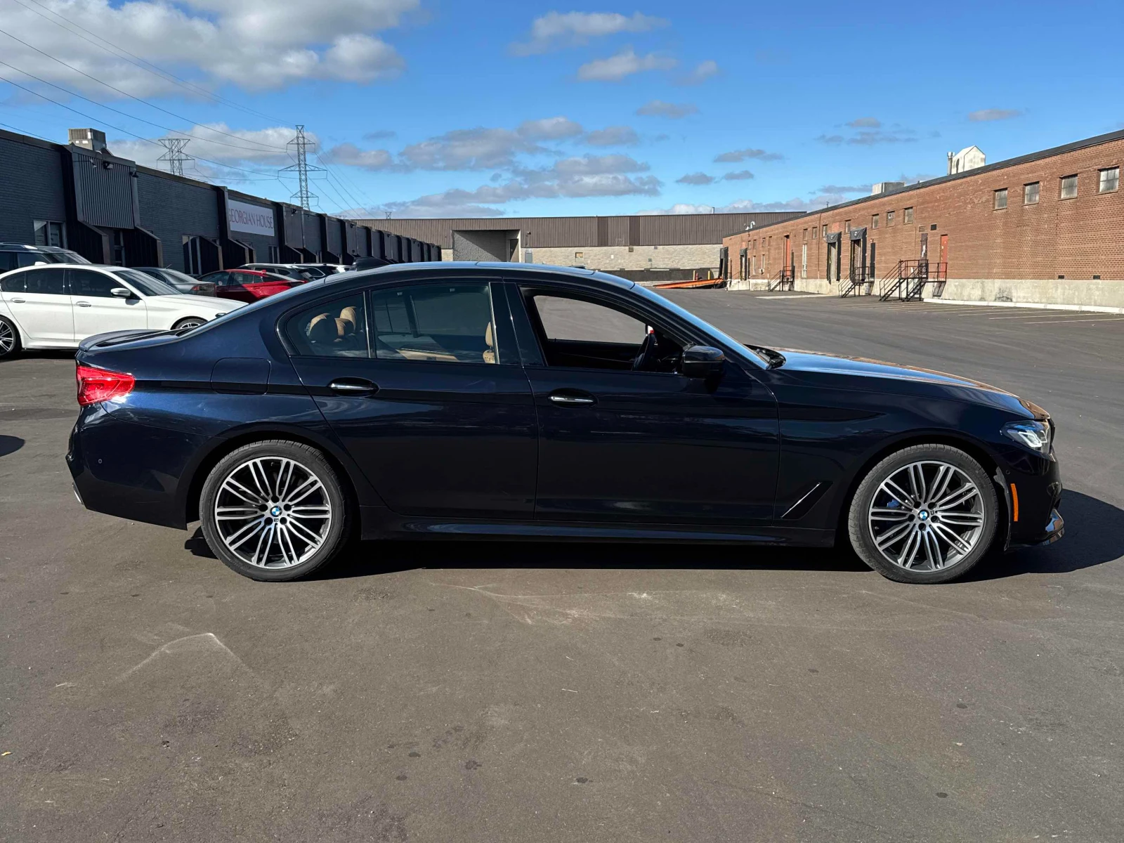 BMW 530 Xdrive* M-pkg* Пано* Подгрев* Harman Kardon - изображение 4