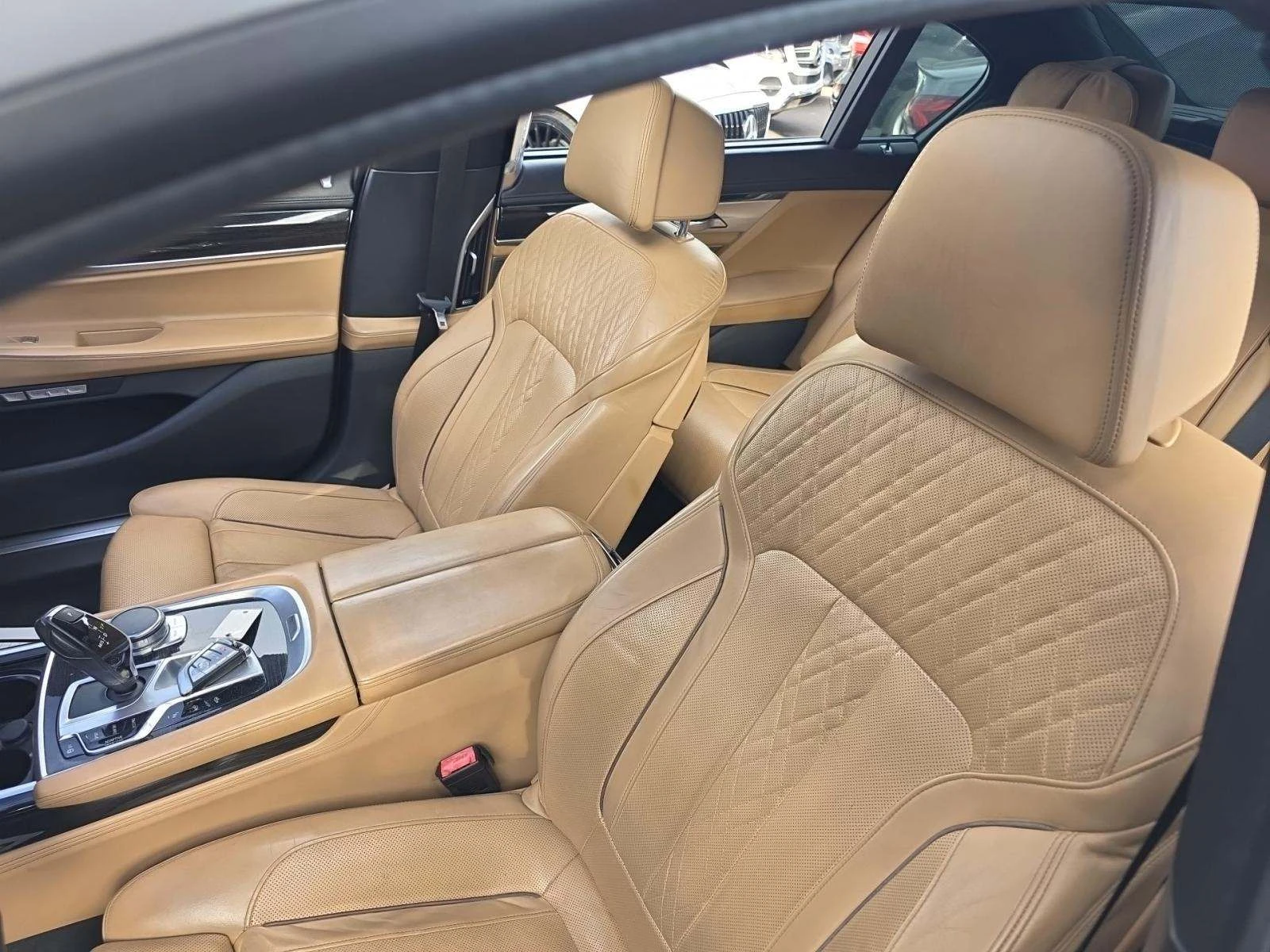 BMW 750  - изображение 6