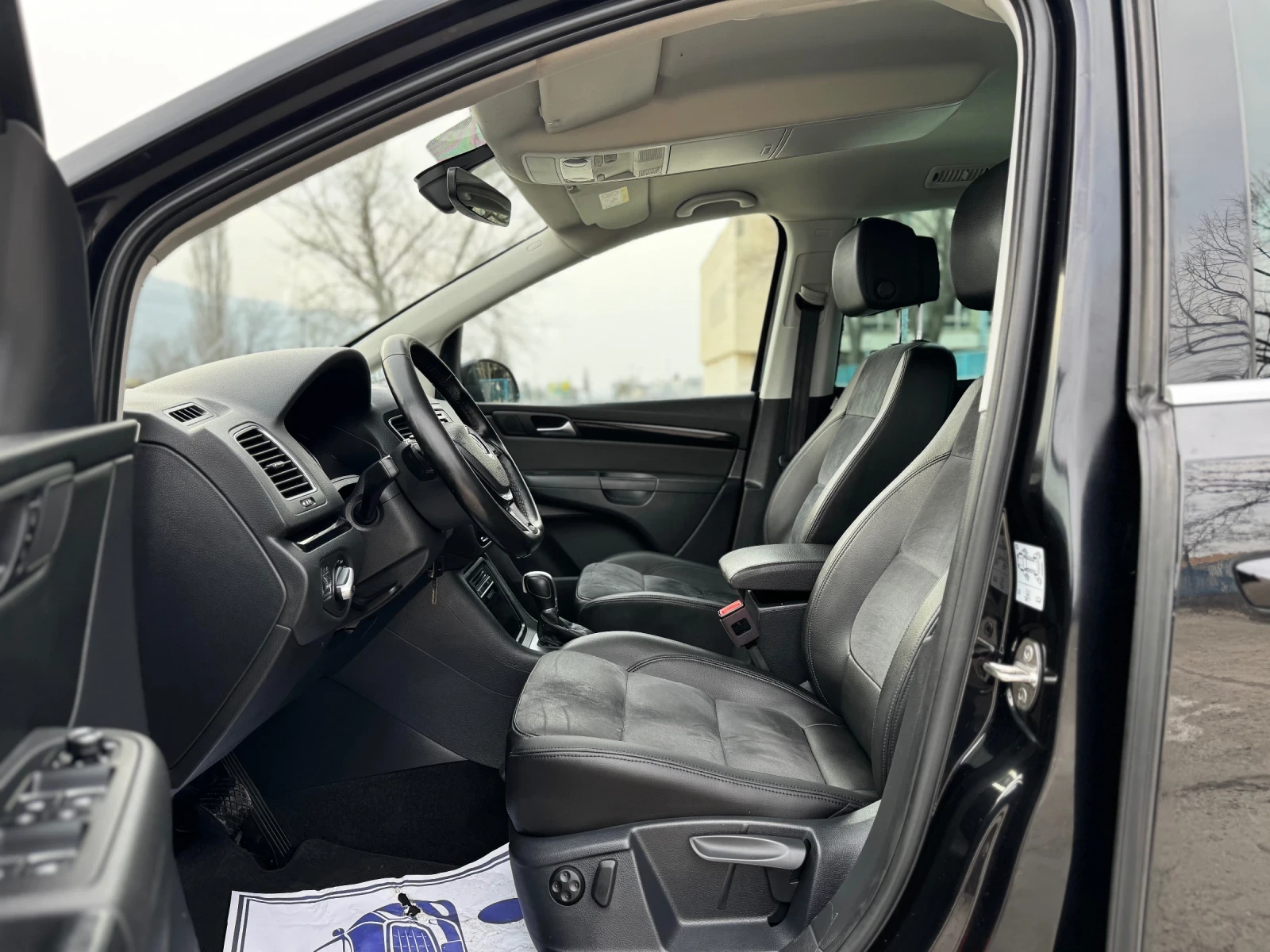 VW Sharan 2.0TDI/HIGHLINE/АВТОМАТИК, снимка 9 - Автомобили и джипове - 53710749