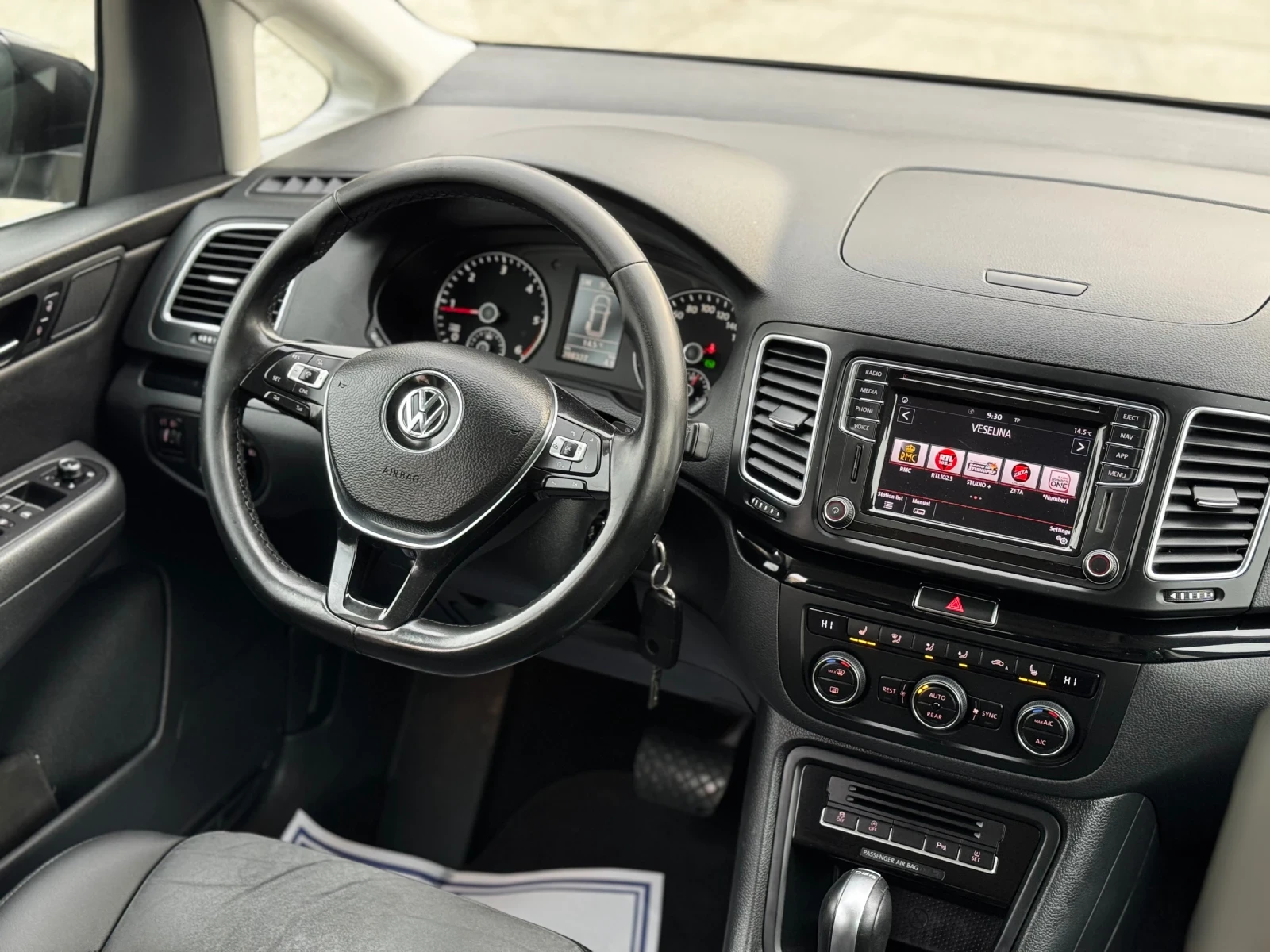 VW Sharan 2.0TDI/HIGHLINE/АВТОМАТИК, снимка 12 - Автомобили и джипове - 53710749