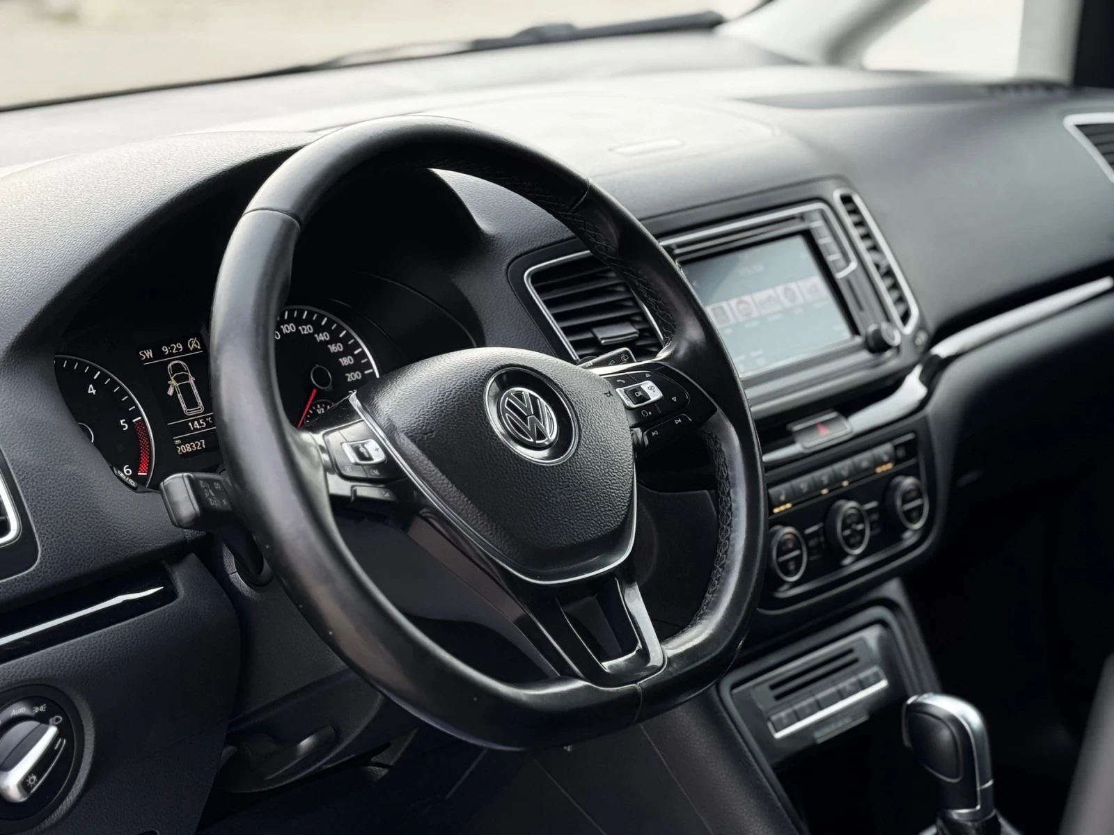 VW Sharan 2.0TDI/HIGHLINE/АВТОМАТИК, снимка 10 - Автомобили и джипове - 53710749