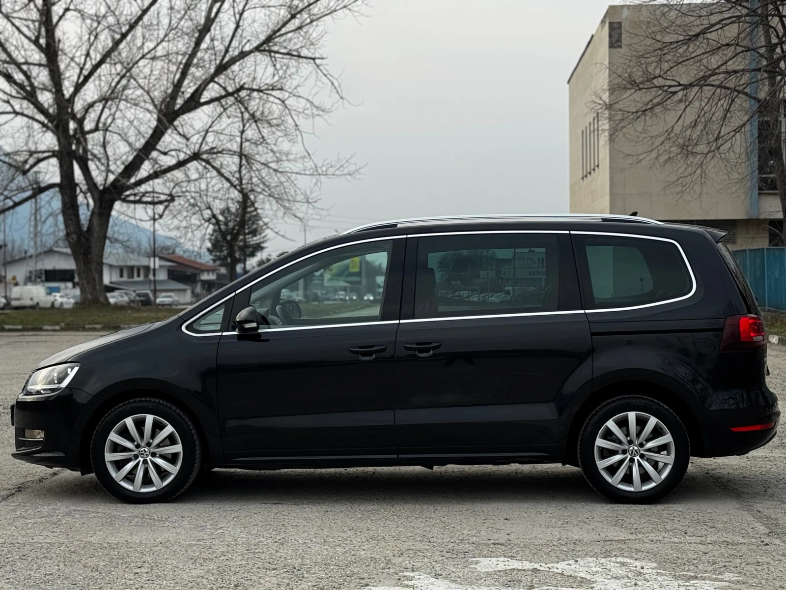 VW Sharan 2.0TDI/HIGHLINE/АВТОМАТИК, снимка 2 - Автомобили и джипове - 53710749