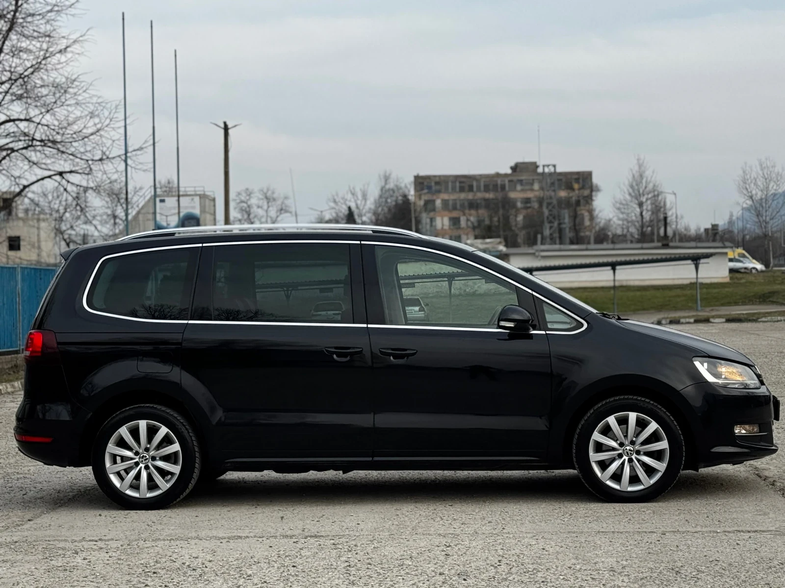 VW Sharan 2.0TDI/HIGHLINE/АВТОМАТИК, снимка 6 - Автомобили и джипове - 53710749