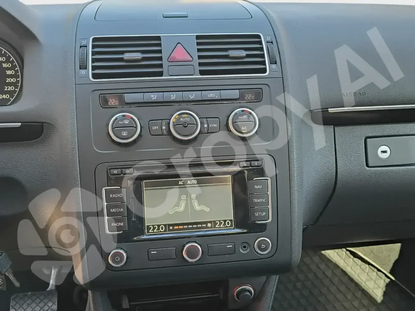 VW Touran 1.4/DSG/Tsi/Navi/Phone, снимка 6 - Автомобили и джипове - 53838184