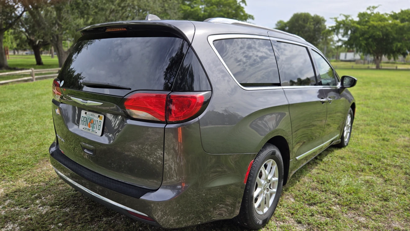 Chrysler Pacifica Touring Limited, снимка 14 - Автомобили и джипове - 54260541