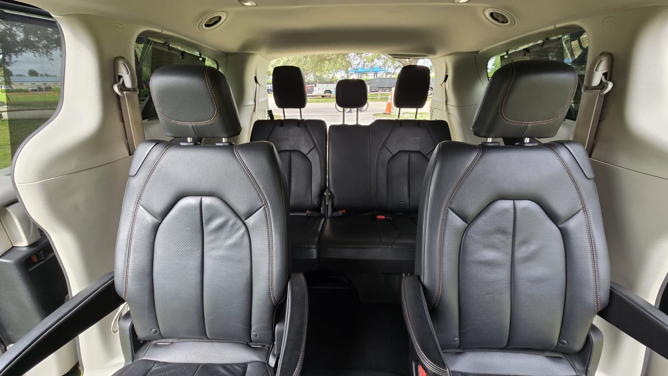 Chrysler Pacifica Touring Limited, снимка 12 - Автомобили и джипове - 54260541