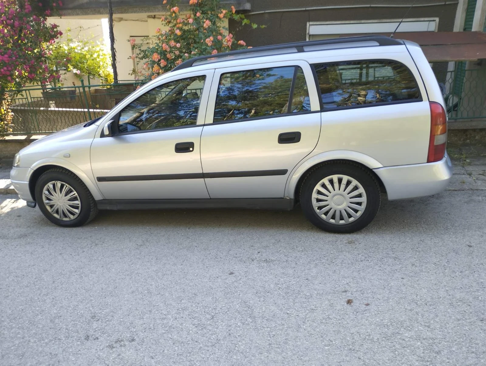 Opel Astra Комби , снимка 6 - Автомобили и джипове - 54715025