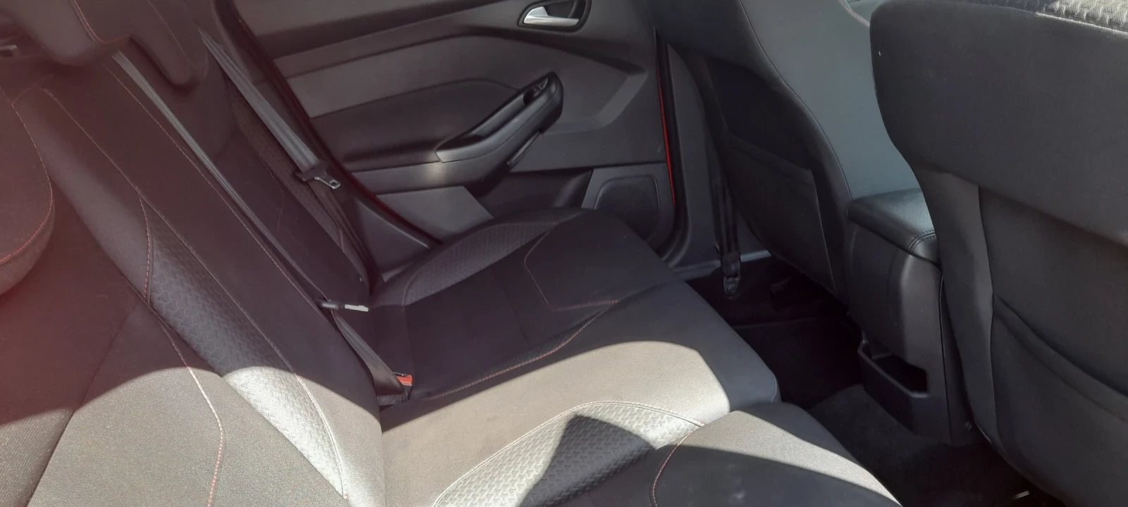 Ford Focus 1.5 i, снимка 3 - Автомобили и джипове - 54787342