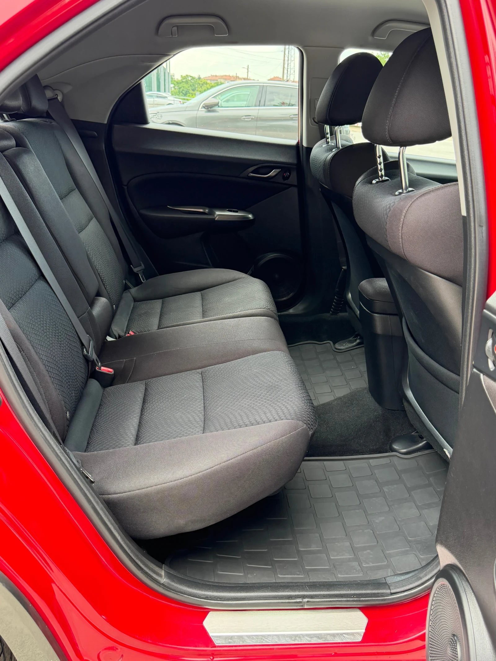 Honda Civic 1. 4 i-VTEC, 2011 г. , 83 к. с, снимка 16 - Автомобили и джипове - 54800170