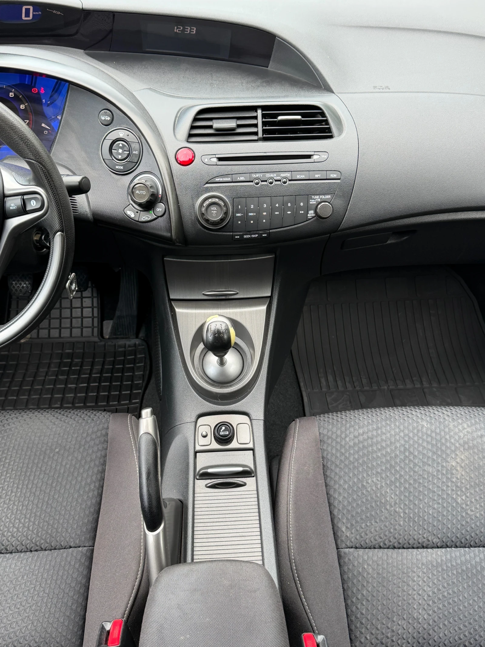 Honda Civic 1. 4 i-VTEC, 2011 г. , 83 к. с, снимка 12 - Автомобили и джипове - 54800170