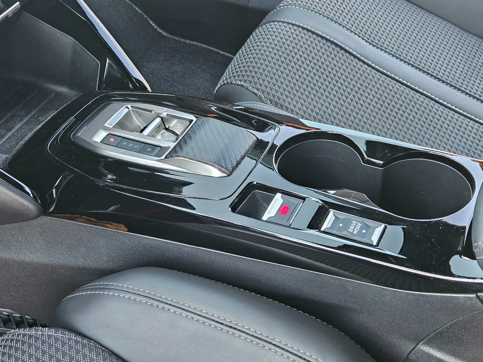 Peugeot 2008 e2008 GT фейс 50kwh 17х км., снимка 13 - Автомобили и джипове - 55696774