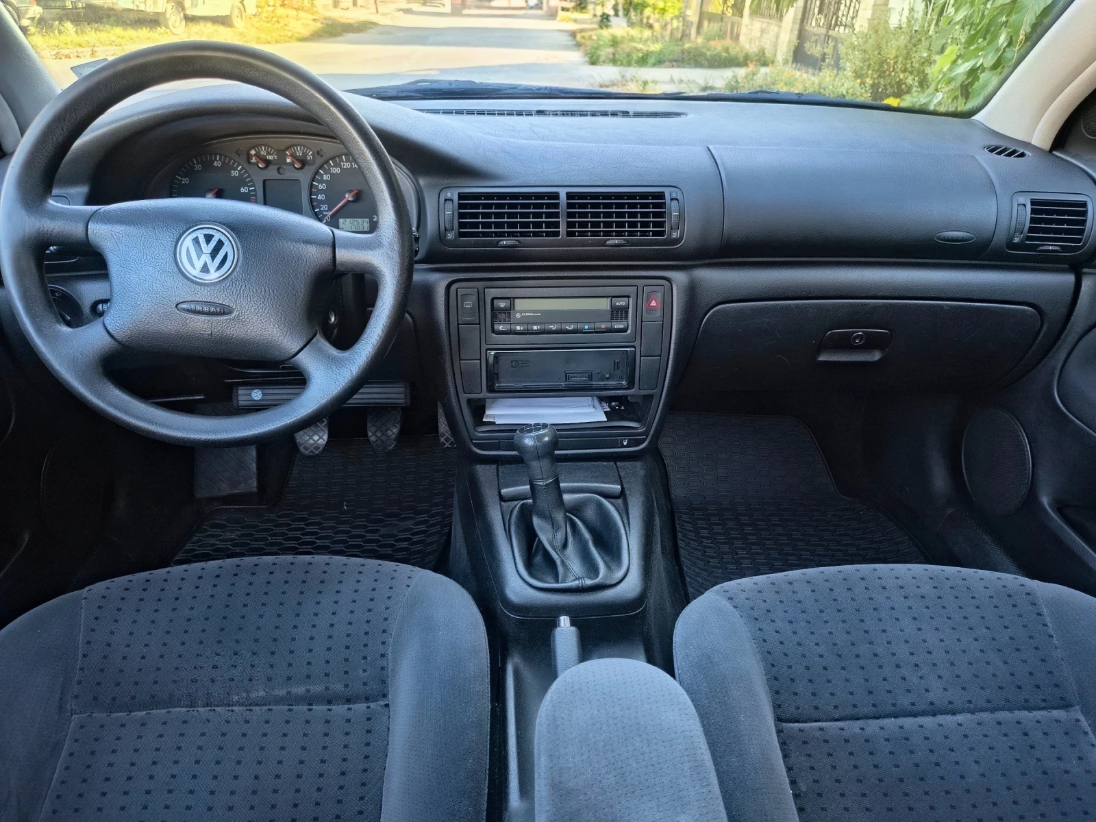 VW Passat 1.8 , снимка 8 - Автомобили и джипове - 56482648