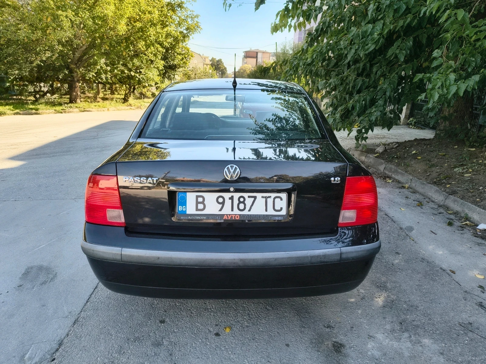 VW Passat 1.8 , снимка 4 - Автомобили и джипове - 56482648