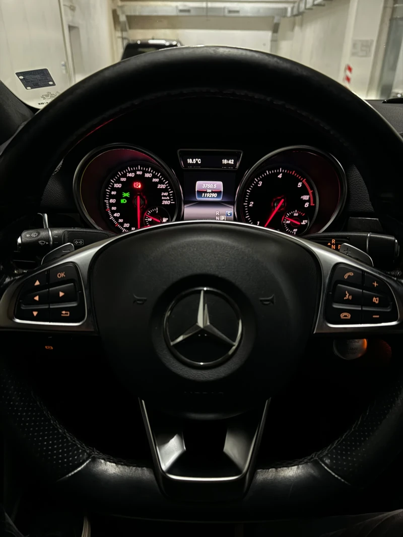 Mercedes-Benz GLE Coupe AMG limited edition interior , снимка 13 - Автомобили и джипове - 47433785