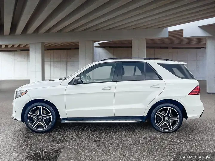 Mercedes-Benz GLE 400 4MATIC * AIRMATIC БЕЗ ЩЕТА * PANO * ПАМЕТ * ЛИЗИНГ - изображение 2